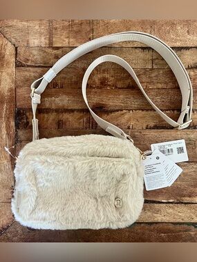 NWT Lululemon Everywhere Crossbody 2L Plush Fleece Ivory Gold Crystal SOLD OUT